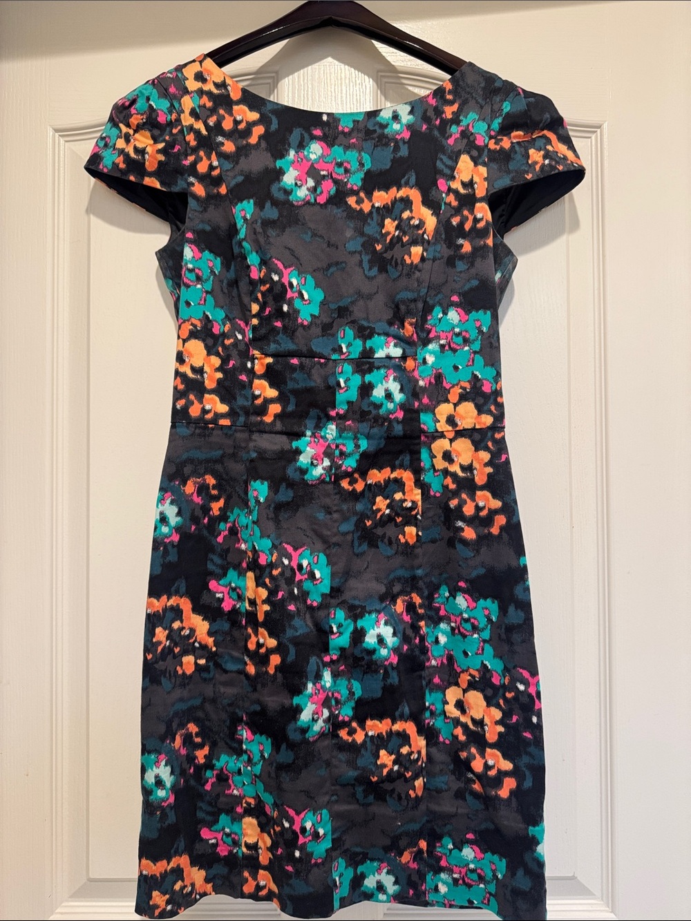 Black Floral Cap-Sleeve Sheath Dress